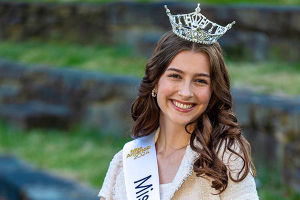 Westover Honors Fellow, Bonner Leader to compete for Miss Virginia title
